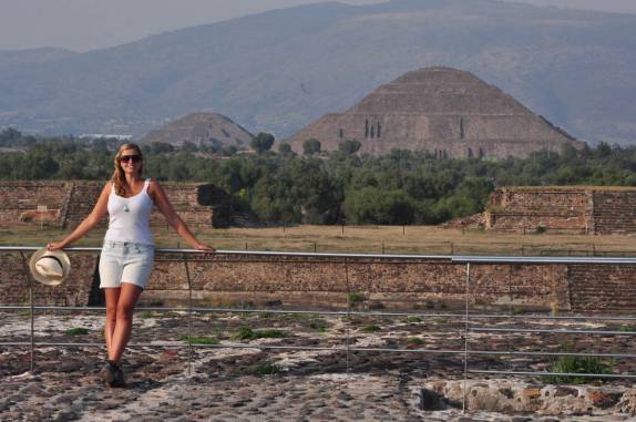 Pirâmides do Sol e da Lua vistas do Templo de Quetzalcóatl, em Teotihuacán, ao norte da Cidade do México